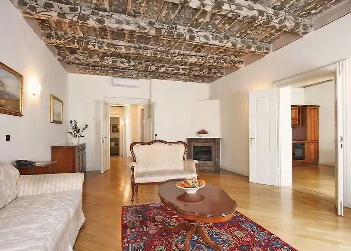 Chateau 9 By Adrez Apartment