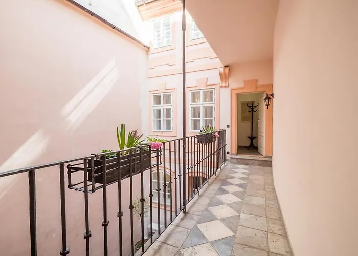 Chateau 9 By Adrez Apartment Prag